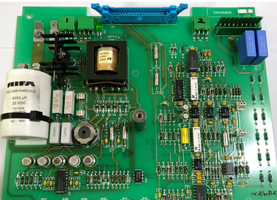 ABB SNAT631PAC 61049410B 高性能 プログラム可能な自動化コントローラ ドライブボード