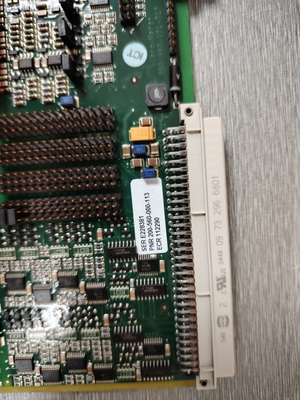 IOC4T 200-560-000-013 I/O カードは信号インターフェースとして機能し,機械の保護と基本状態監視