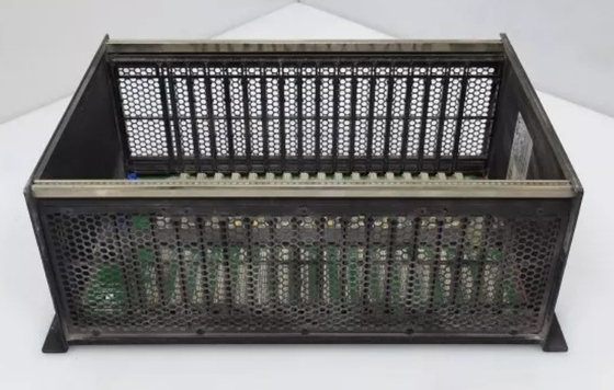IC698CHS017 GE PACSystems RX7i ラック 17 スロット フロント・アンド・リア・マウント CPUとI/O構成