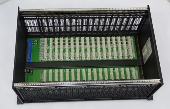 IC698CHS017 GE PACSystems RX7i ラック 17 スロット フロント・アンド・リア・マウント CPUとI/O構成