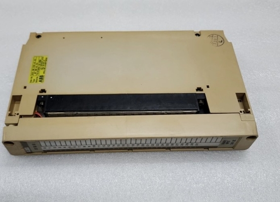 07EB61 GJV3074341R1 ABB デジタル入力モジュール 32DI 24 VAC/DC PLC モジュール