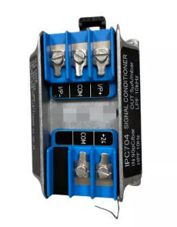 IPC704 244-704-000-042 A1-B03-C100-D100-E5-F2000-G0-H0-I0 ローヤリングハウジングの振動速度測定のためのピエゾ電気充電信号コンディショナー