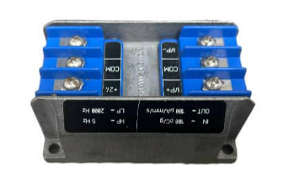 IPC704 244-704-000-042 A1-B03-C100-D100-E5-F2000-G0-H0-I0 ローヤリングハウジングの振動速度測定のためのピエゾ電気充電信号コンディショナー