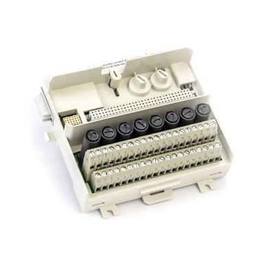 TU838 ABB S800はモジュールの終了の単位2x4を溶かしたトランスデューサーのパワー アウトレット3BSE008572R1を拡張した