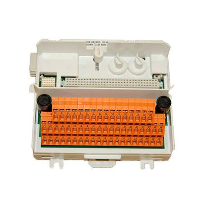 TU838 ABB S800はモジュールの終了の単位2x4を溶かしたトランスデューサーのパワー アウトレット3BSE008572R1を拡張した