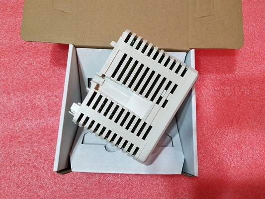 AO895 ABB PLCのアナログ出力 モジュール8 CH S800入力/出力3BSC690087R1