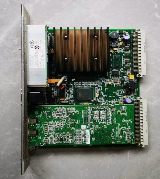 IC698CPE010 GE中央処理ユニット CPU I/O とスマートオプションモジュールと通信 300MHz セレロンマイクロプロセッサ