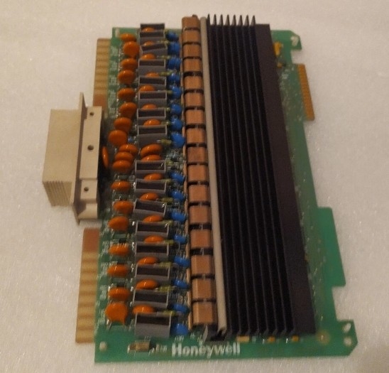 ハニーウェル 621-2150 デジタル出力ボード 115V AC 16-pt I/O PLC モジュール