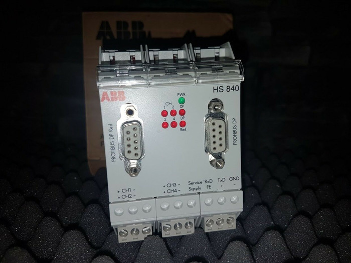 重複PLCの予備品3BDH000307R0101と装置4チャネルのヘッド場所をつなぐHS840 ABB PROFIBUS